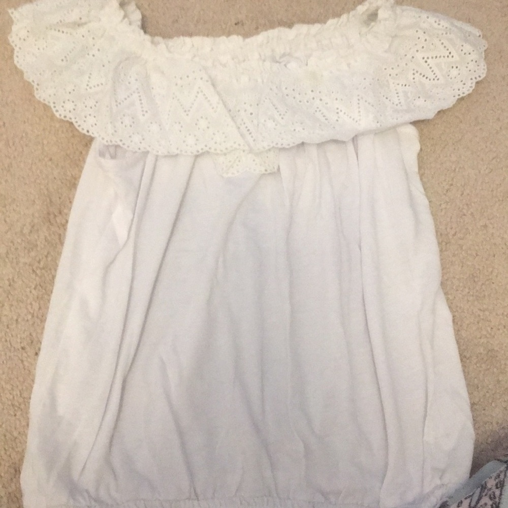 Off be shoulder shirt